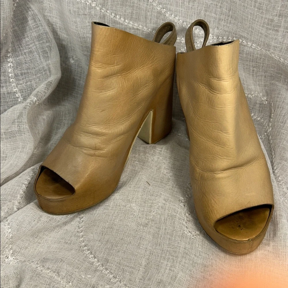 Balenciaga leather platform hidden heeled shoes sling back